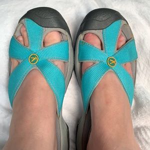 Keen Bail Sandals Blue and Gray Size 6